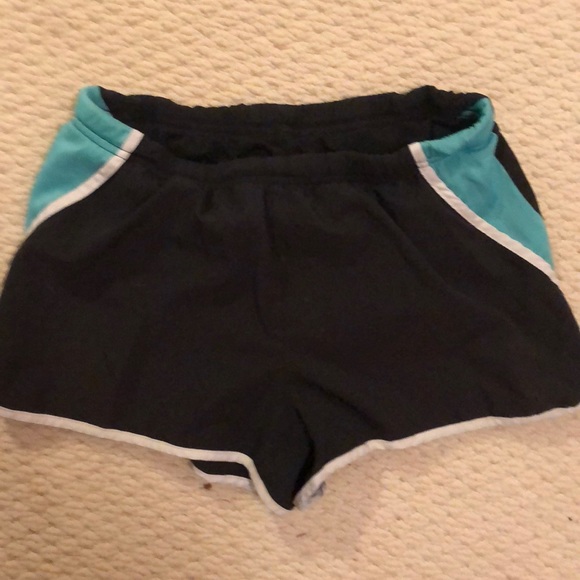 4 pairs of new balance shorts - Picture 5 of 5